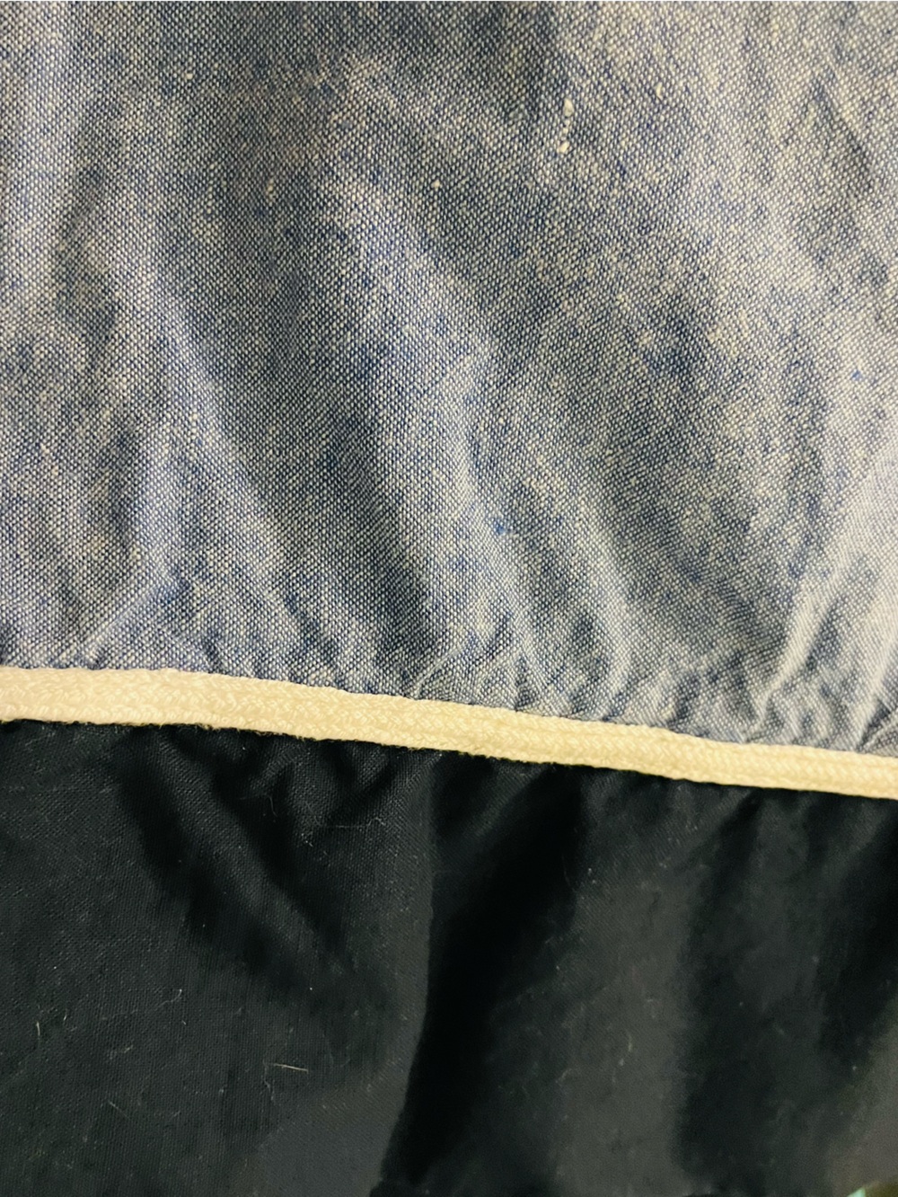 Full-size dust ruffle with a 14-inch drop.